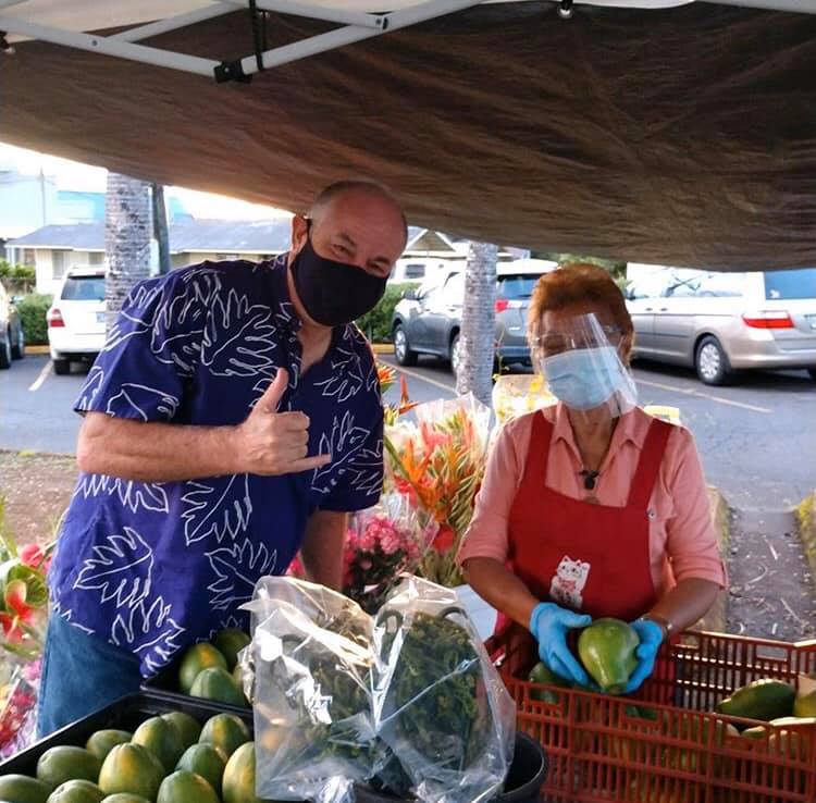 Mayor Roth at Kinoole Farmerʻs Market