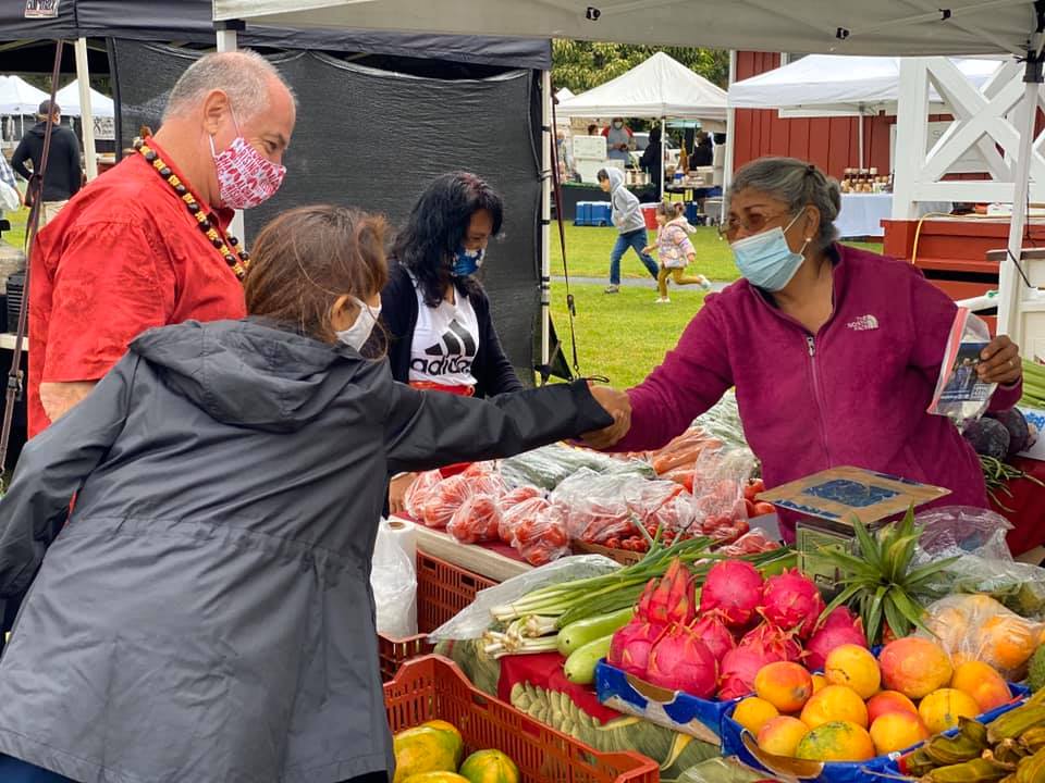 Mayor Roth at Farmerʻs Market